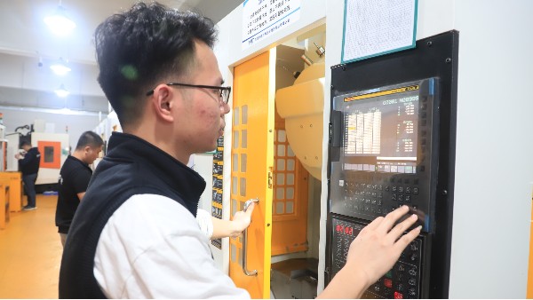 cnc加工廠如何快速響應(yīng)并協(xié)助客戶解決提出的問(wèn)題和要求